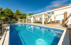 Amazing apartment in Vir with Outdoor swimming pool, WiFi and 2 Bedrooms